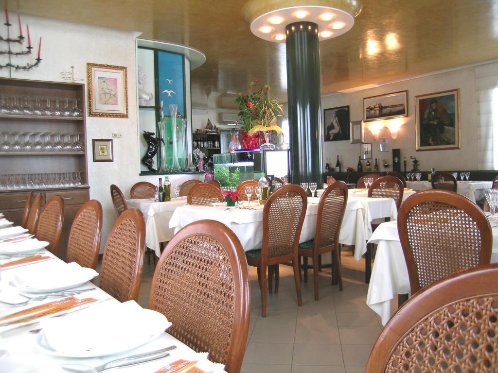 Hotel Da Vito Campagna Lupia Kültér fotó
