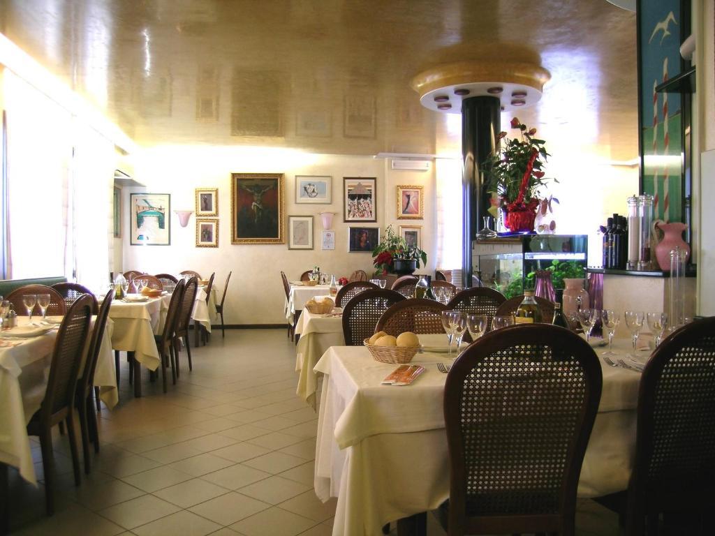 Hotel Da Vito Campagna Lupia Kültér fotó