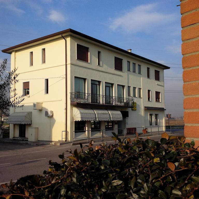 Hotel Da Vito Campagna Lupia Kültér fotó
