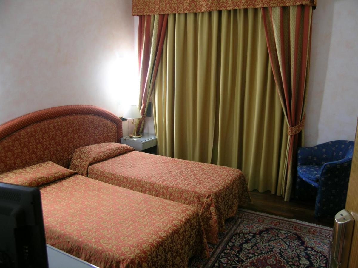 Hotel Da Vito Campagna Lupia Kültér fotó